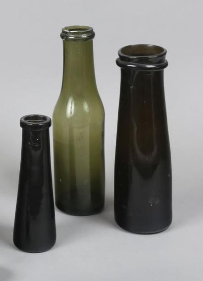 [TRUFFE]. Ensemble de trois bouteilles ou...