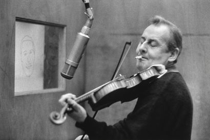 STÉPHANE GRAPPELLI

Studio Hoche, à Paris,...