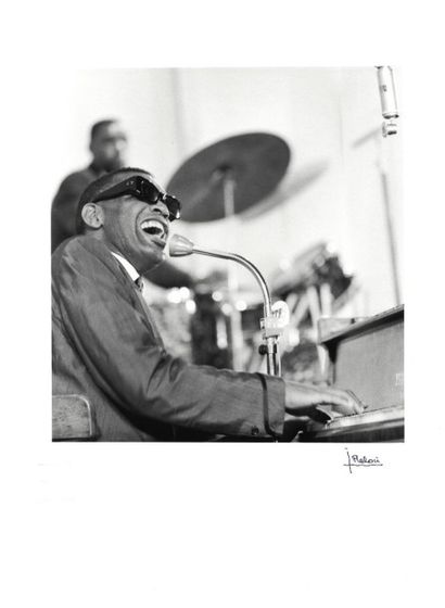 RAY CHARLES

Concert au festival d'Antibes...