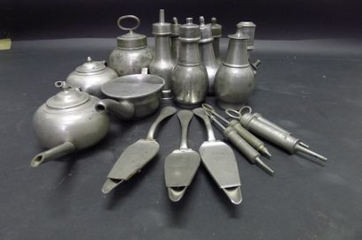 [Médecine] Lot en étain : pot à sangsue,...