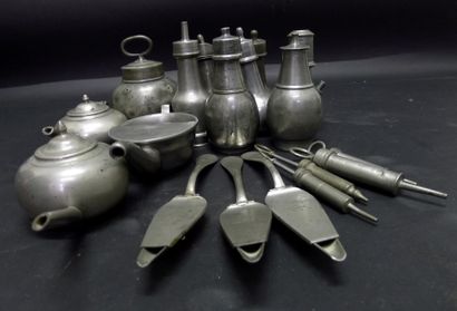 [Médecine] Lot en étain : pot à sangsue,...
