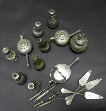 [Médecine] Lot en étain : pot à sangsue,...