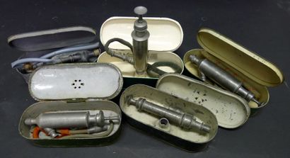 [Médecine] 5 systèmes de lavement.

Dans...