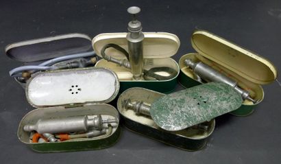[Médecine] 5 systèmes de lavement.

Dans...