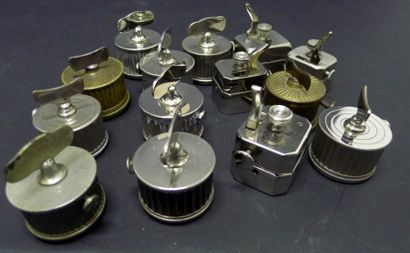 [Médecine] 14 scarificateurs.

Acier ou ...