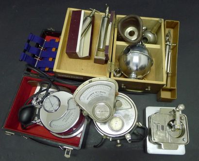 [Médecine] Lot médical.

Dont appareil transfuseur...
