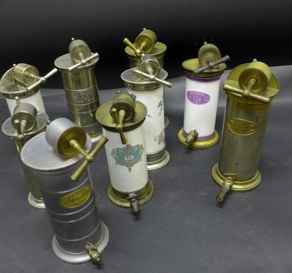 [Médecine] 9 irrigateurs.

Etain, porcelaine,...