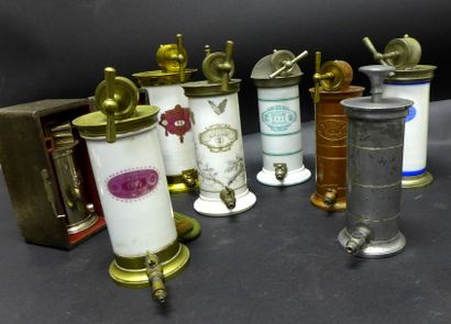 [Médecine] 8 irrigateurs.

Porcelaine, cuivre,...
