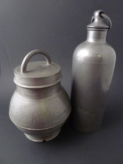 [Médecine] 1 bouillote et 1 pot à bouillon.

La...