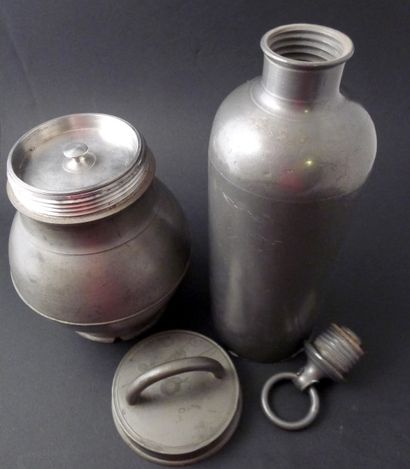 [Médecine] 1 bouillote et 1 pot à bouillon.

La...