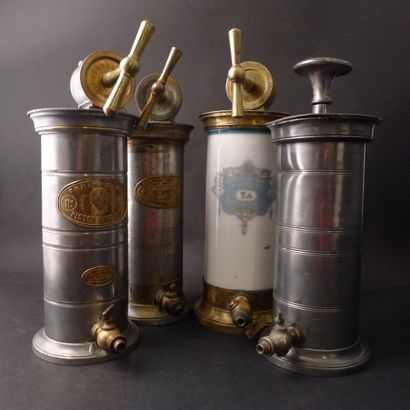 [Médecine] 4 irrigateurs.

1 modèle en porcelaine...