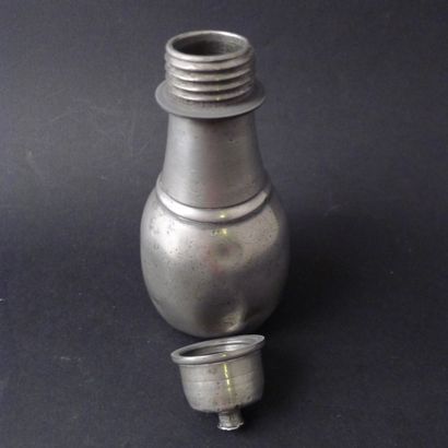 [Obstétrique] Biberon.

Etain de forme balustre...