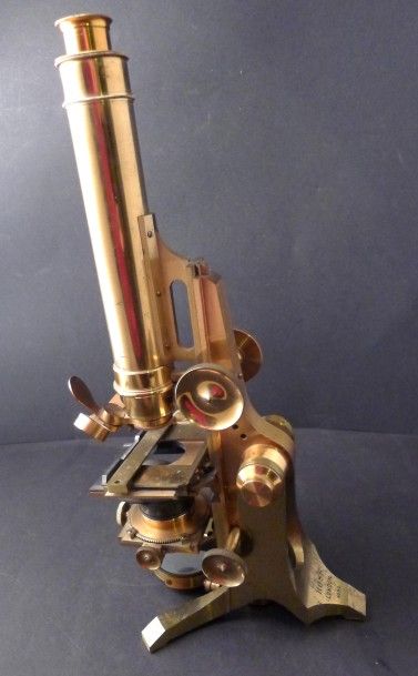 [Optique] Microscope monoculaire. ROSS London.

Laiton,...
