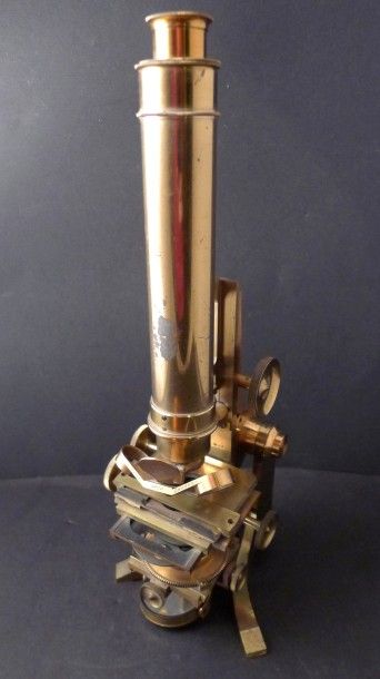 [Optique] Microscope monoculaire. ROSS London.

Laiton,...