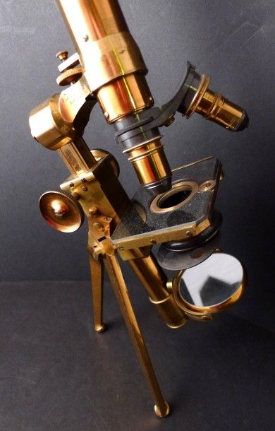 [Optique] Microscope portable. SWIFT & SON.

Monté...