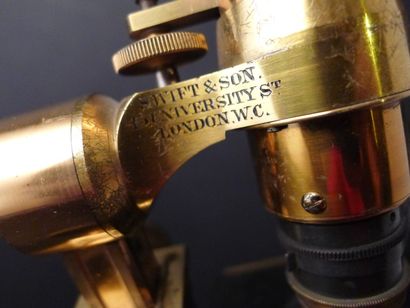 [Optique] Microscope portable. SWIFT & SON.

Monté...