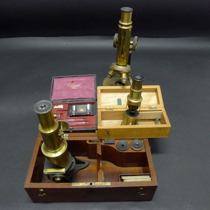 [Optique] 5 microscopes et 1 emathymètre.

Signés,...