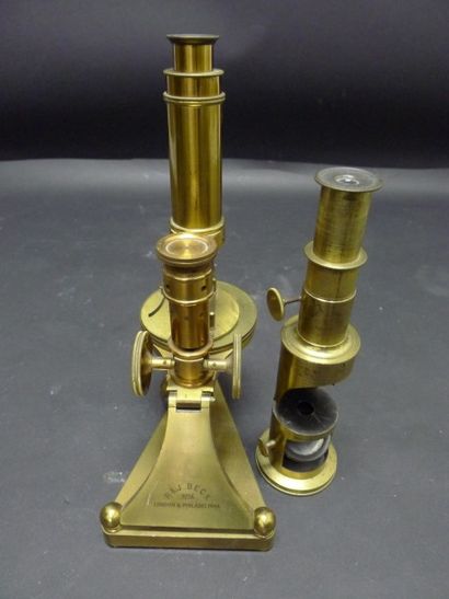 [Optique] 5 microscopes et 1 emathymètre.

Signés,...