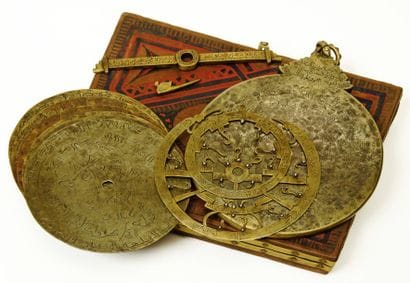 ASTROLABE DÉCORATIF. Maghreb (Maroc), début...