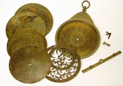 ASTROLABE DÉCORATIF. Maghreb, début XXe siècle,...