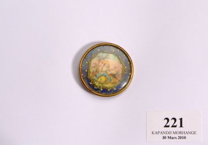 1 Bouton à décor d'un enfant jouant avec...