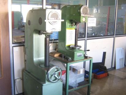 2 Machines à biller WOLPERT + 1 Marbre de...