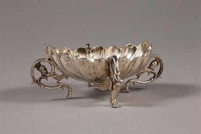 Petite coupe ovale godronnée en argent *,...