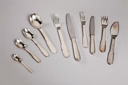 CHRISTOFLE.
Rare partie de ménagère en métal...