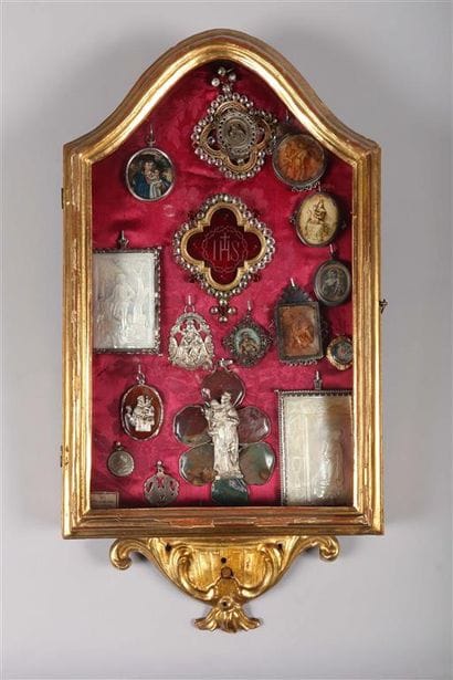 Ensemble de seize ex-voto, médaillons et...