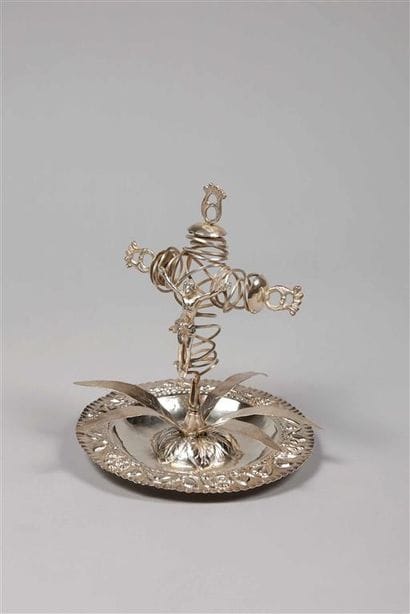 Coupe circulaire en argent * soutenant en...