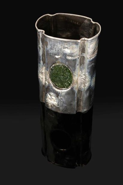 FERREIRA.
Vase quadrilobé en argent froissé...