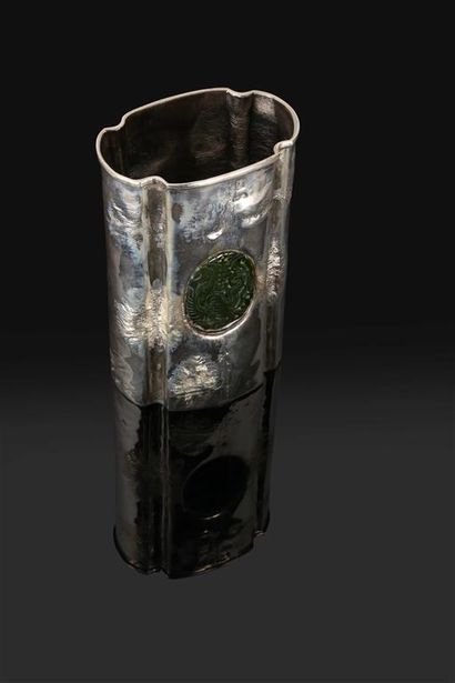 FERREIRA.
Vase quadrilobé en argent froissé...