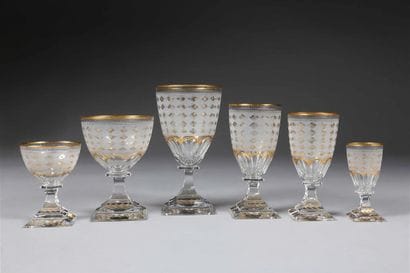 Important service de verres en cristal taillé...