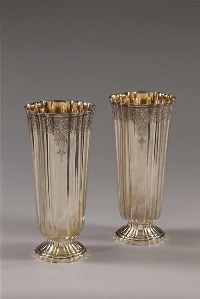 Paire de vases en argent (833 millièmes),...