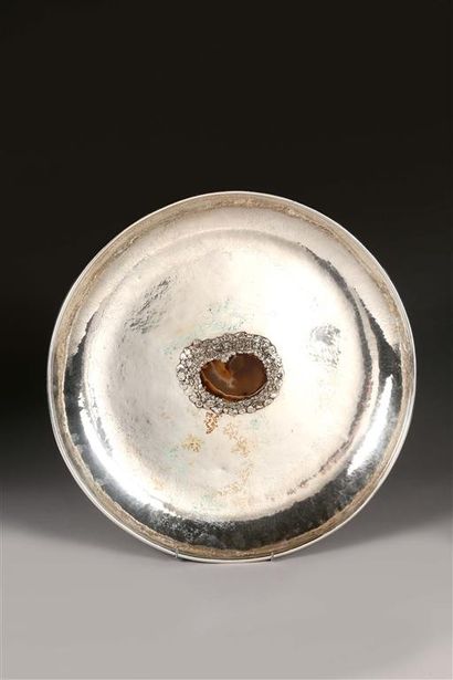 FERREIRA.
Important plat rond et creux en...