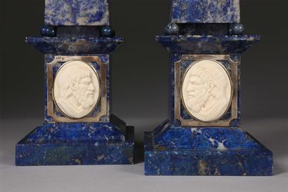 FERREIRA.
Paire d'obélisques en lapis-lazuli...
