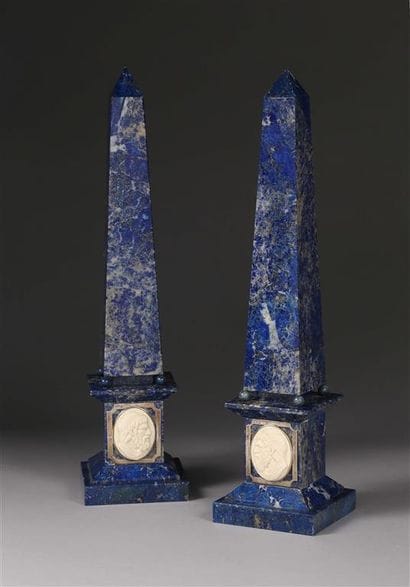 FERREIRA.
Paire d'obélisques en lapis-lazuli...