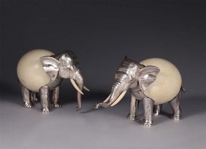 Paire d'éléphants, les corps en oeuf d'autruche,...