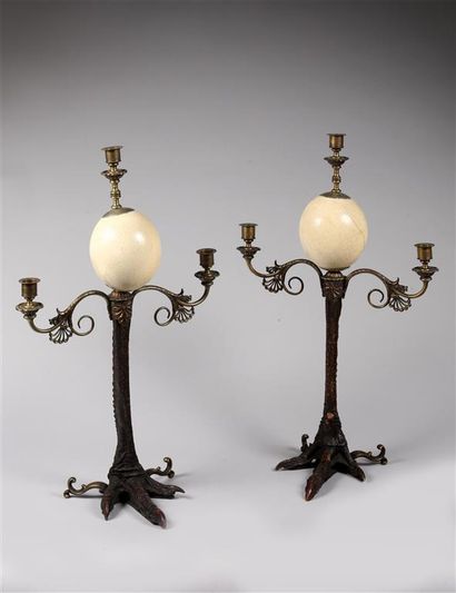 Paire de candélabres à trois bras de lumière,...