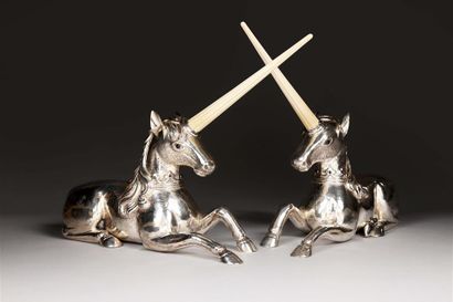 FERREIRA.
Paire de licornes couchées en argent...