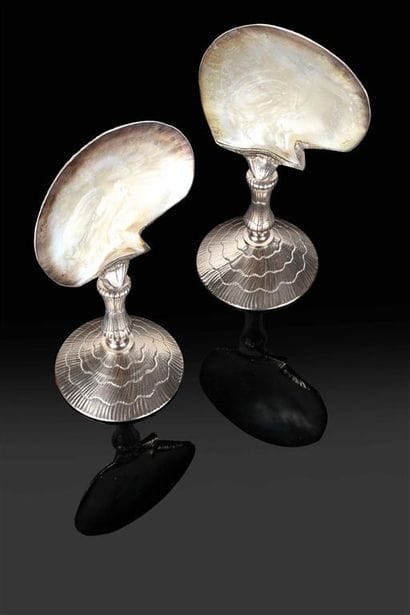 FERREIRA.
Paire de coquilles d'huître à fond...