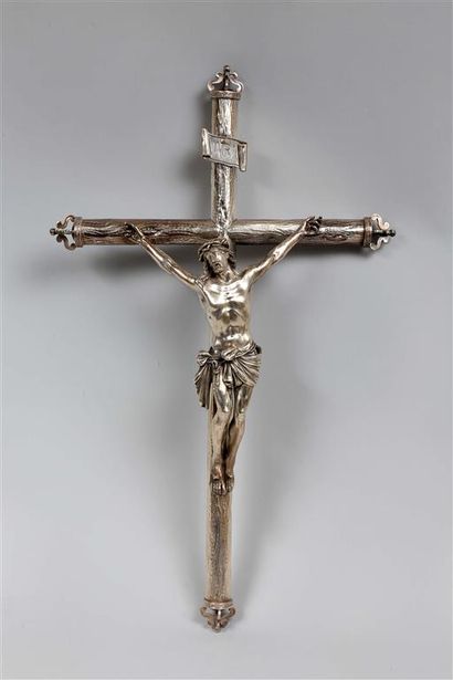 Crucifix en argent *, le Christ la bouche...