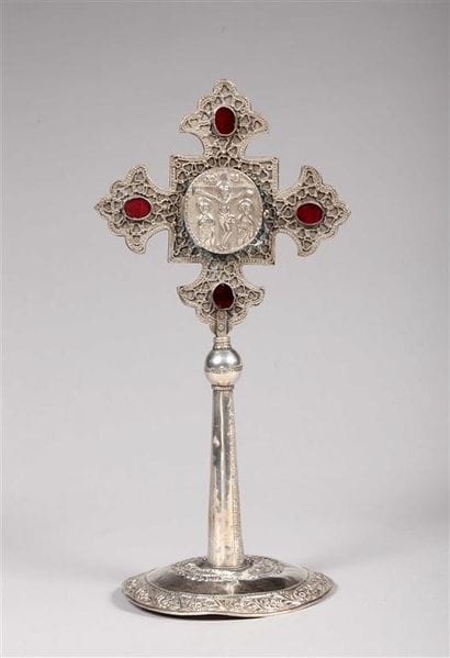 Crucifix en argent *, la partie supérieure...