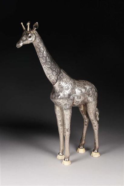FERREIRA.
Girafe en argent (925 millièmes),...