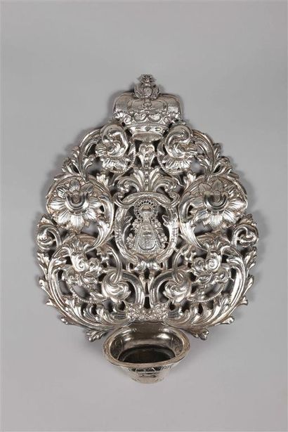 Bénitier d'applique en argent repoussé *...