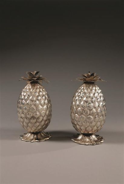 Paire d'ananas formant présentoir à deux...