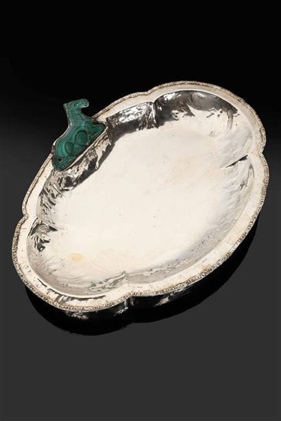 FERREIRA.
Plat creux en argent froissé (835...