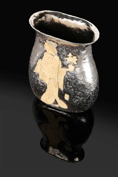 FERREIRA.
Vase à col ouvert en argent guilloché...