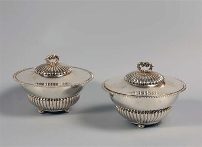 Paire de sucriers couverts en argent (833...