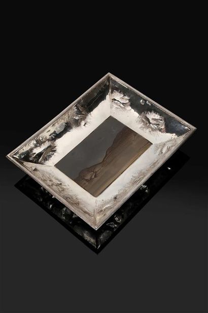FERREIRA.
Coupe creuse rectangulaire en argent...